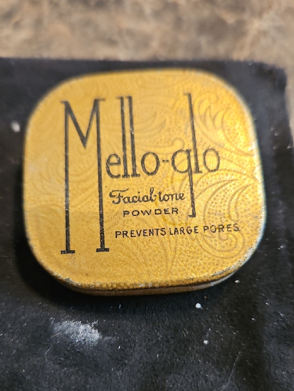 Mello-glo Facial Tone Powder Compact - Yellow Gold Vintage